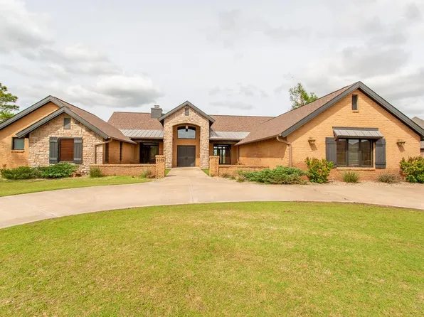 1605 Club House Dr, Enid, OK 73703