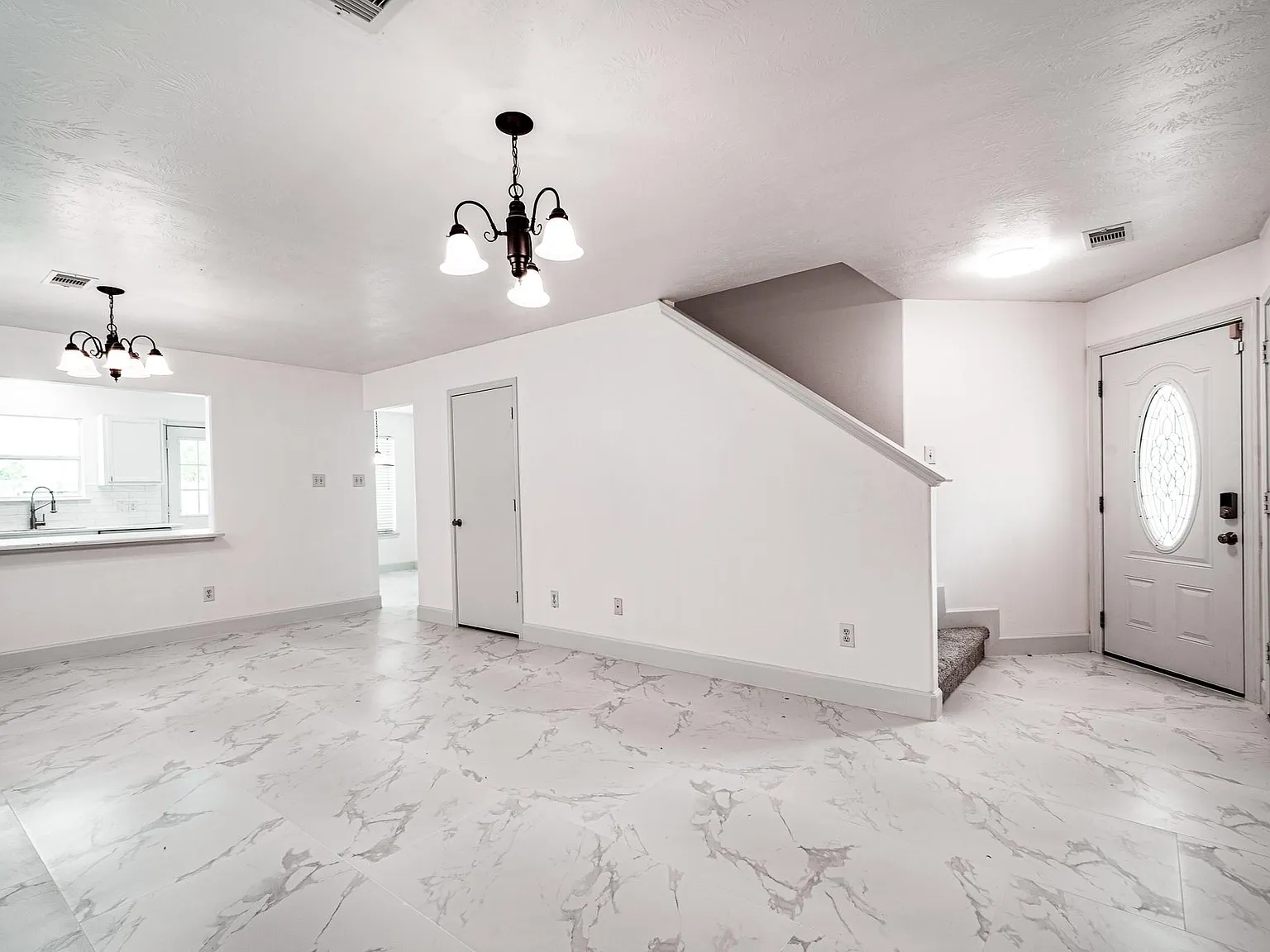 4 bed, 2.5 bath, 1860 sqft, $1,995 — Photo 4