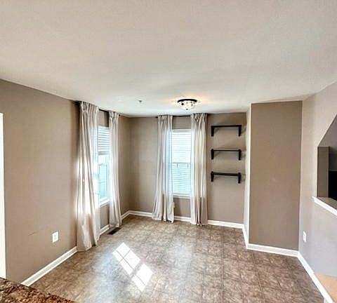 3rd image of 834 Blossom Dr