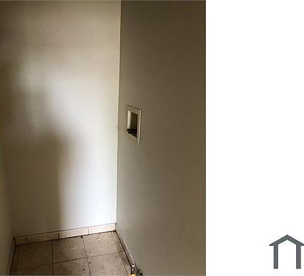4th image of 646 N Saint Louis Ave #2