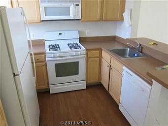 2nd image of 23049 Fontwell Sq