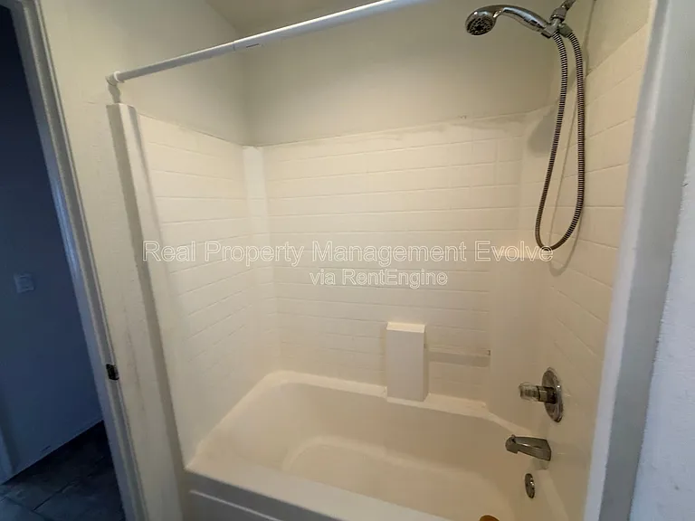 7816 N 54th Ln — Photo 17