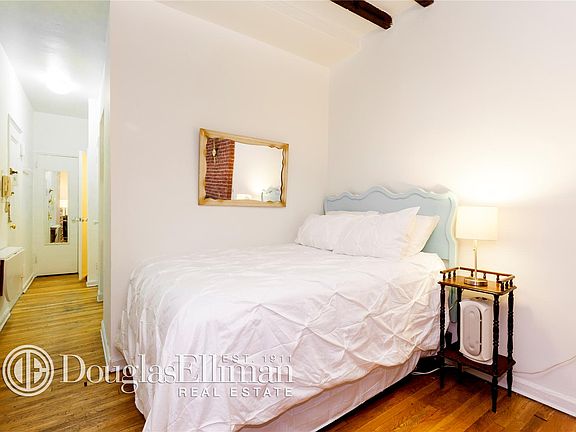 3rd image of 431 W 54th St APT 2D
