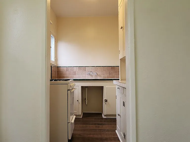 1132 Poli St — Photo 3