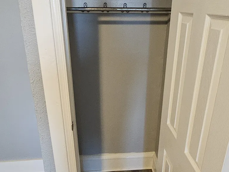244 W Douglass St — Photo 15