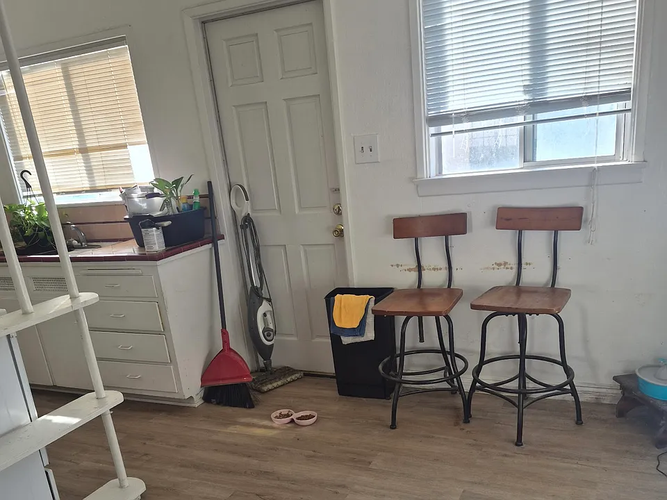 804 Eucalyptus Ave #2