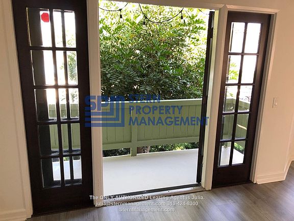 3rd image of 408 N Venice Blvd #B