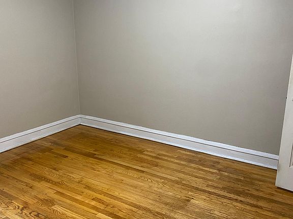 4th image of 6120 N Rockwell St APT 2B