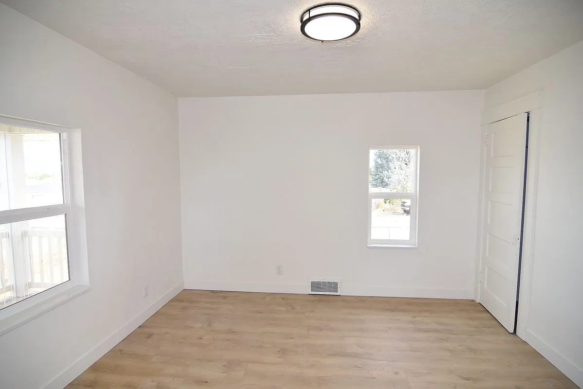 2 bed, 1.0 bath, 891 sqft, $1,350 — Photo 2