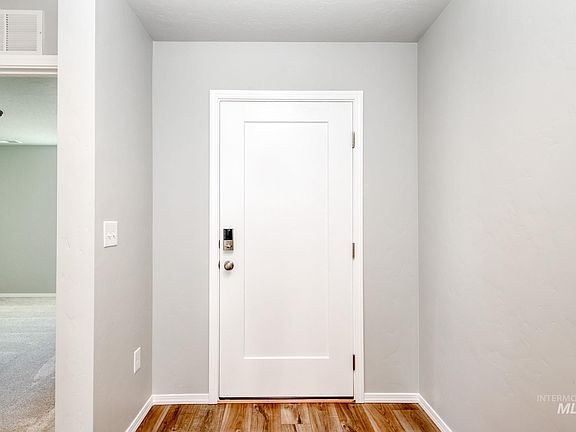 3rd image of 692 S Jayo Ct