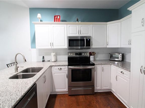 5th image of 409 Peace Rollins Ct