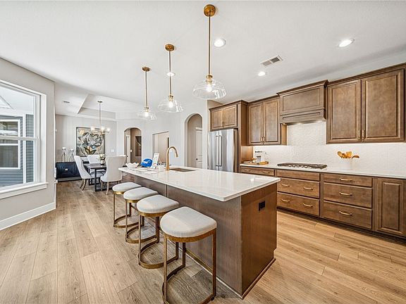 4th image of 4266 Hawthorn Dr