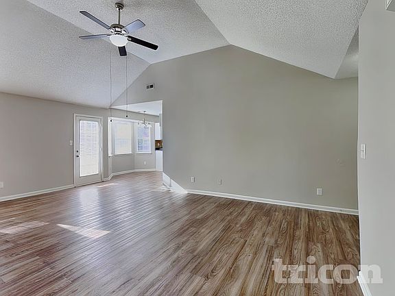 4th image of 2736 Daffodil Dr