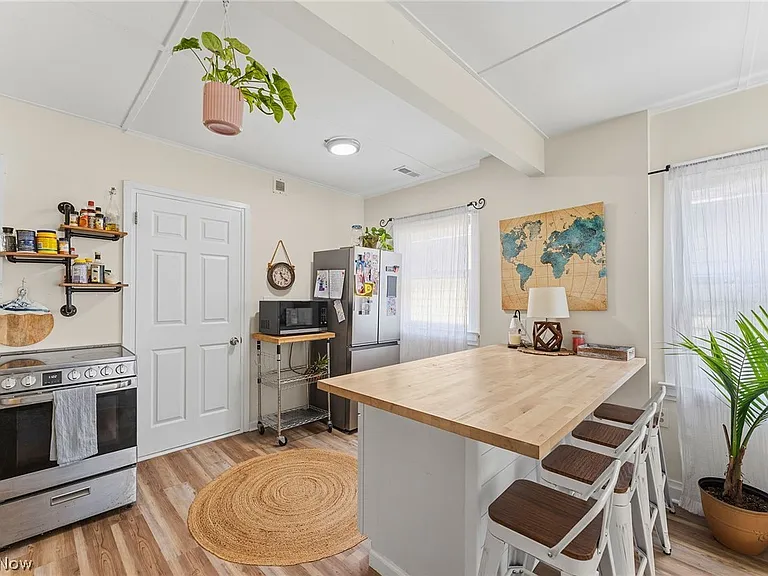 220 Morton Rd — Photo 2