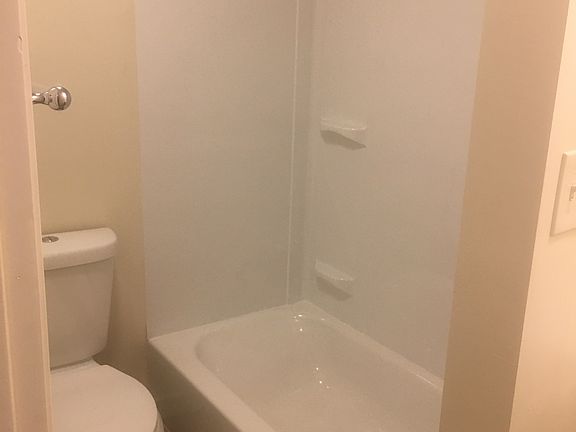 4th image of 312 Kelly Ave APT 2