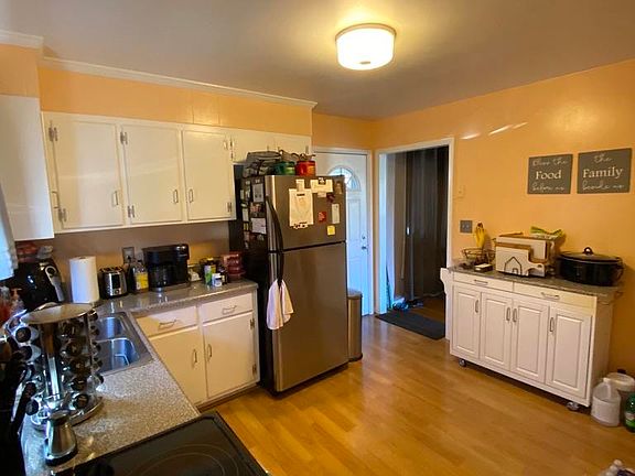3rd image of 214 Nancy Dr NW
