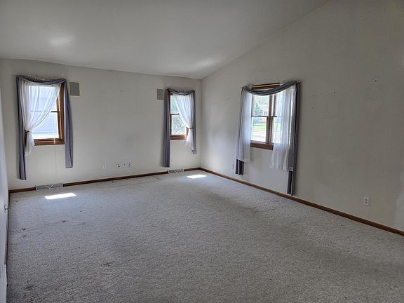 3rd image of 545 Ohio AVENUE