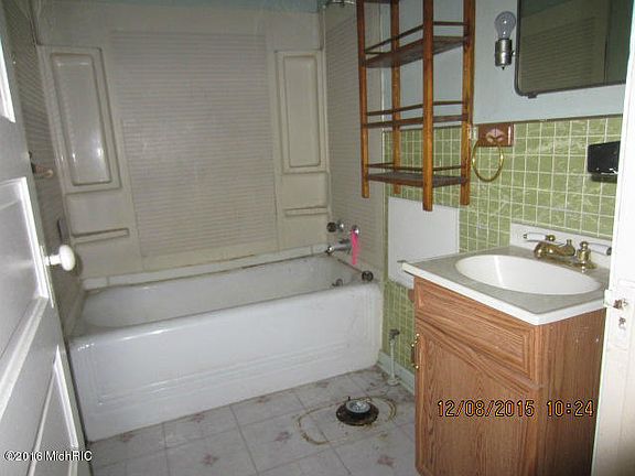 4th image of 1417 E Stockbridge Ave