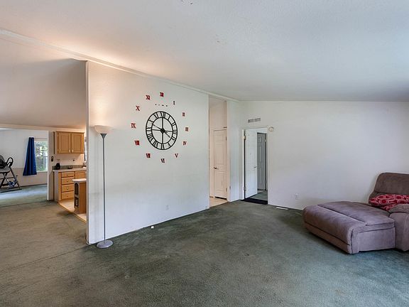 3rd image of 2 Rose Woods Ln