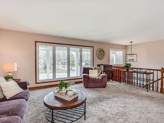 4th image of 545 N Ashbury Ave