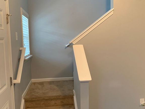 3rd image of 8560 Summerglen Cres