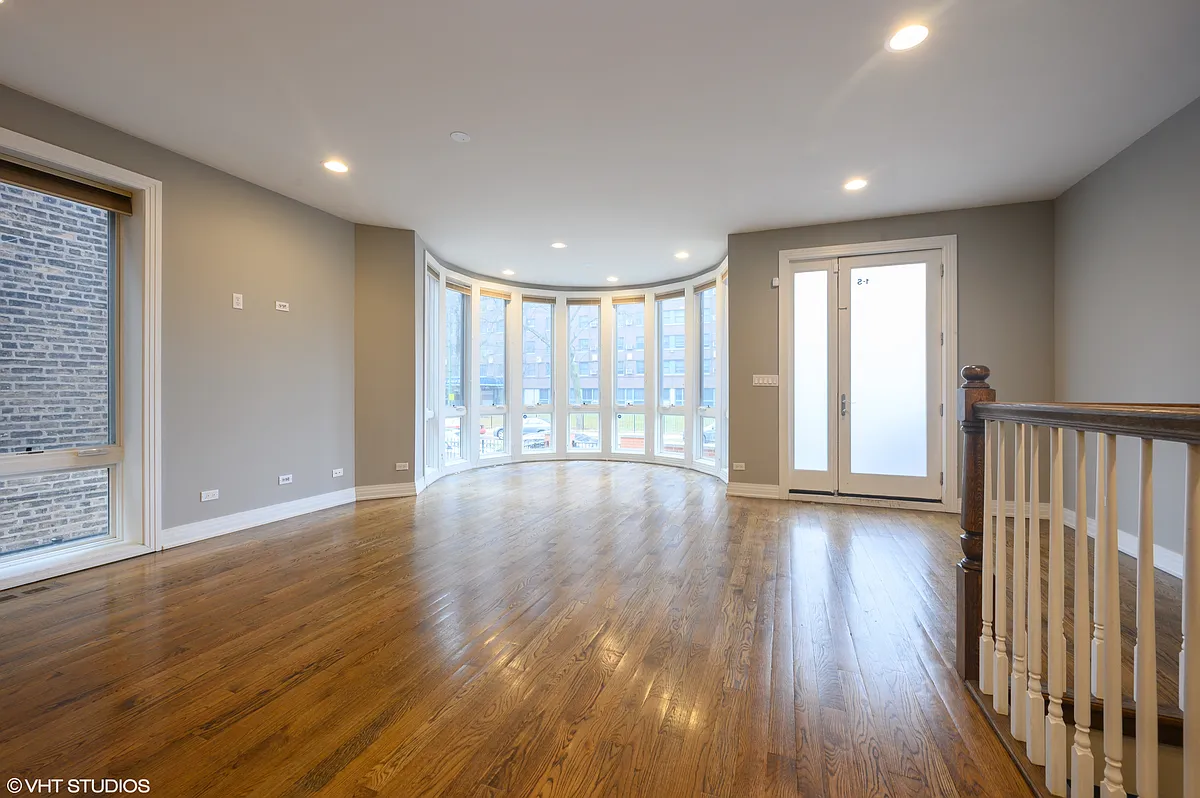 Building Photo - 2741 N Sheffield Ave #1S