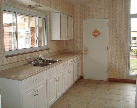 4th image of 2640 Paige St