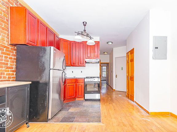 2nd image of 135 Rogers Ave #2RX