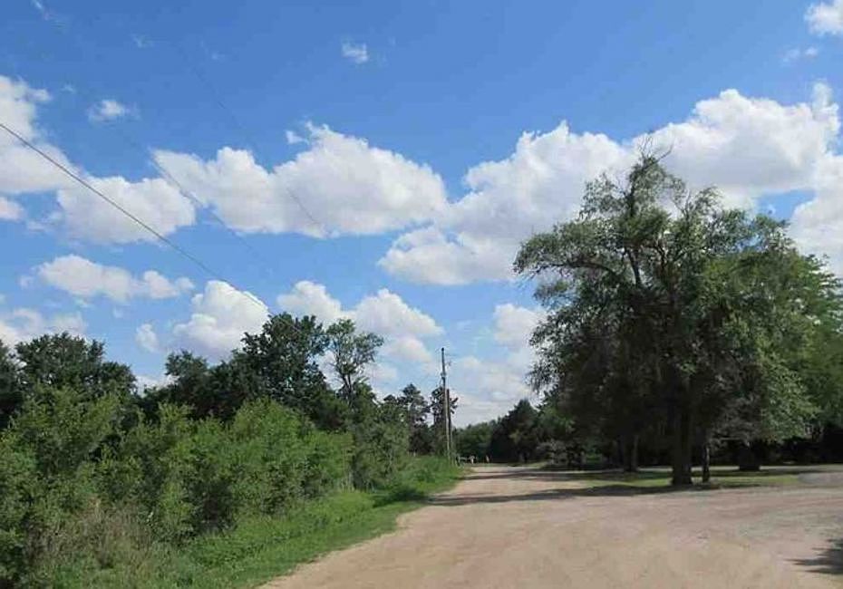 Exterior Neighborhood (street photo)