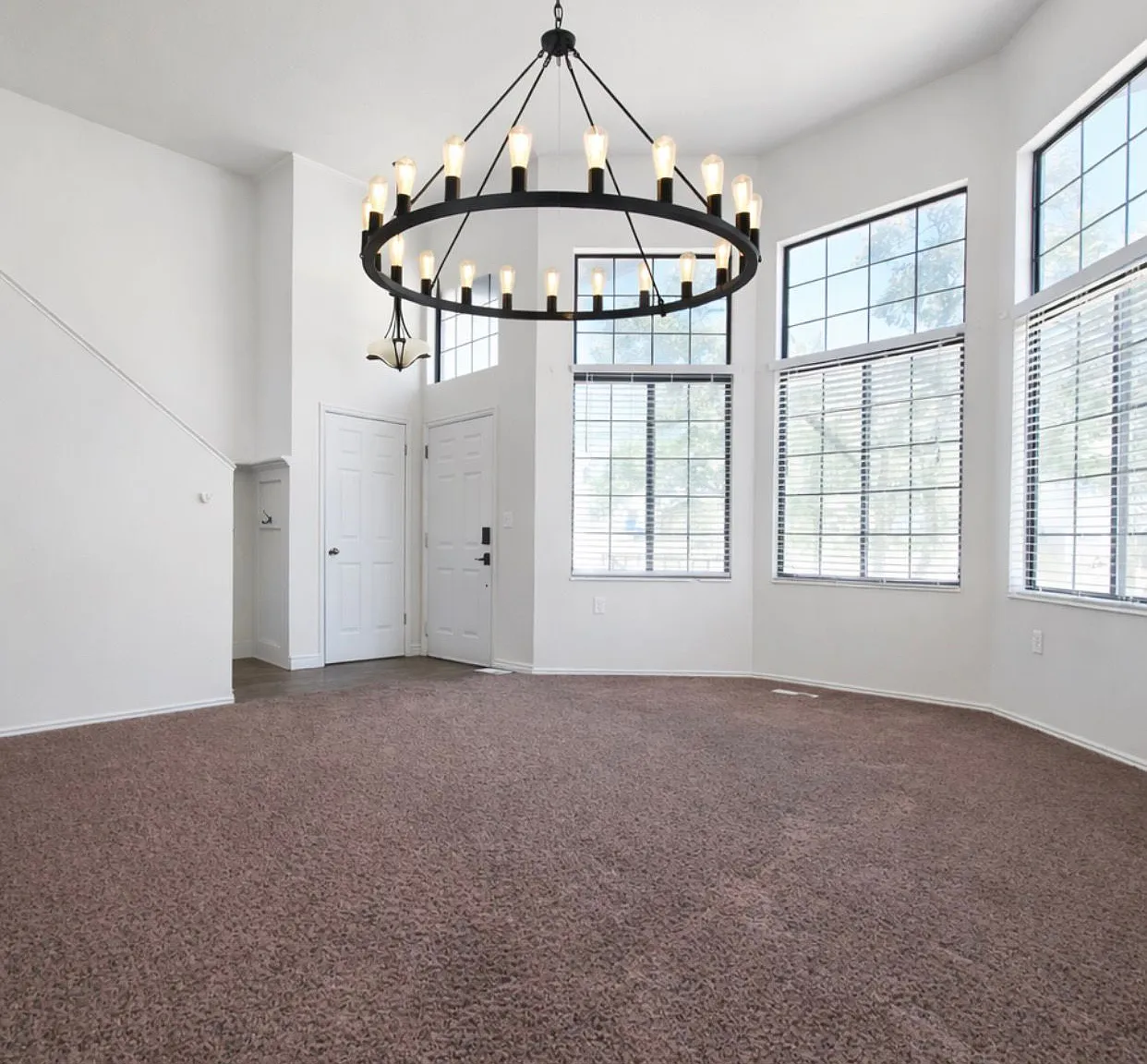 5043 S 1150 E — Photo 2