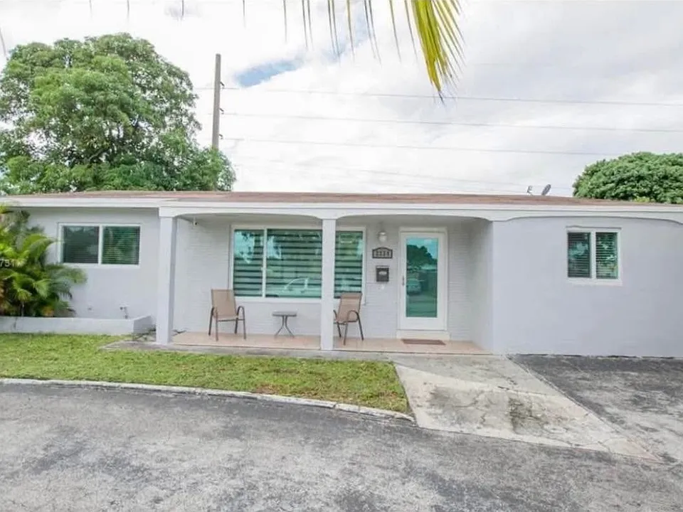 2334 N 59th Ter
