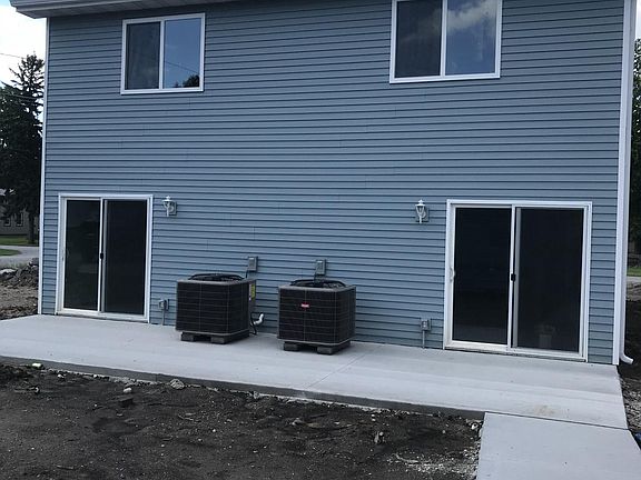 3rd image of 784 Maple St