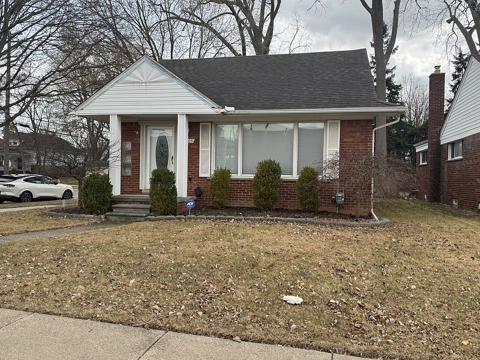 1st image of 22405 Park St