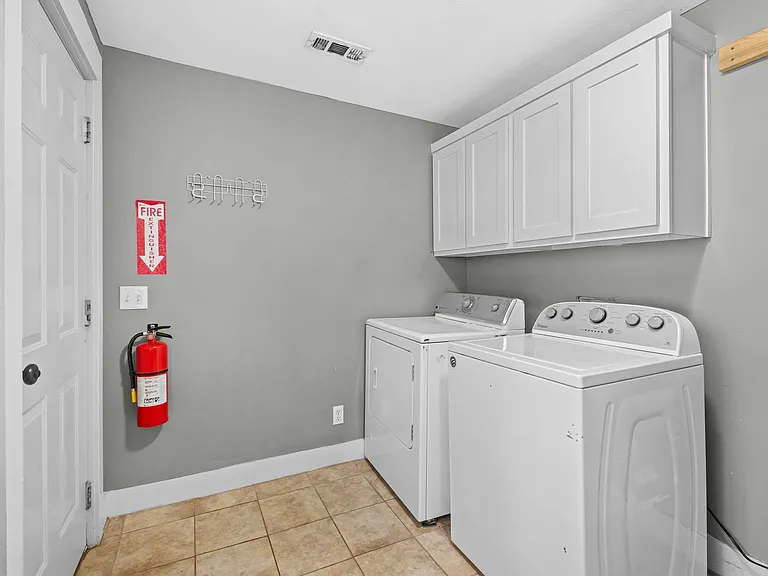 1022 W Holly St — Photo 23