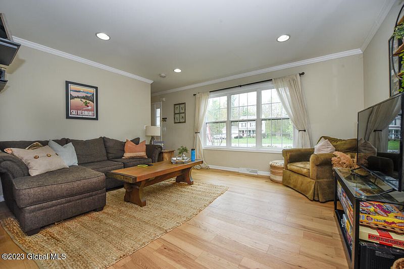5th image of 11 River Rock Drive