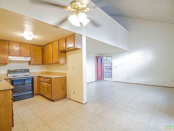 5th image of 2760 Casey St