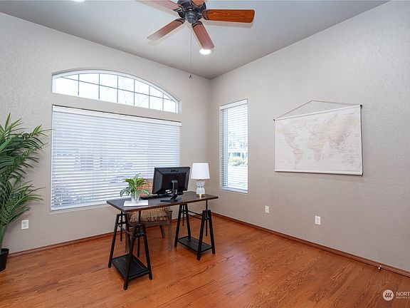 4th image of 4408 Cashmere Drive NE