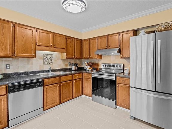 5th image of 121 Dolley Madison Rd Unit C