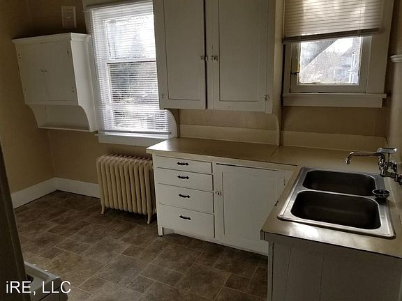2nd image of 1101 W Maxwell Ave #7970388