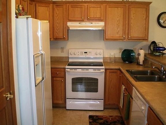 3rd image of 877 Bridlewood Dr