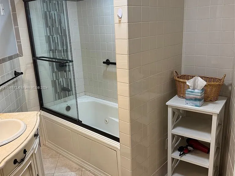 57 NE 24th St #63-B — Photo 3