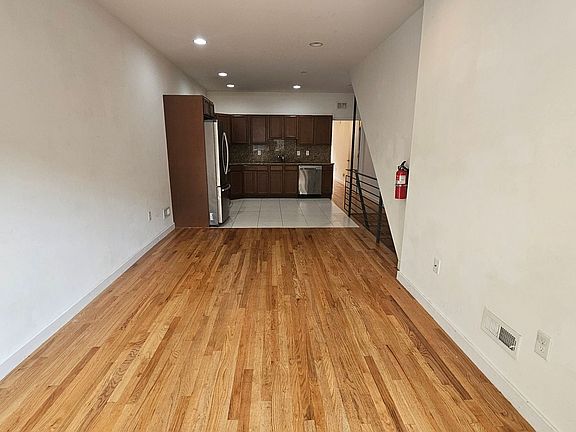 2nd image of 521 N 34th St Room 2