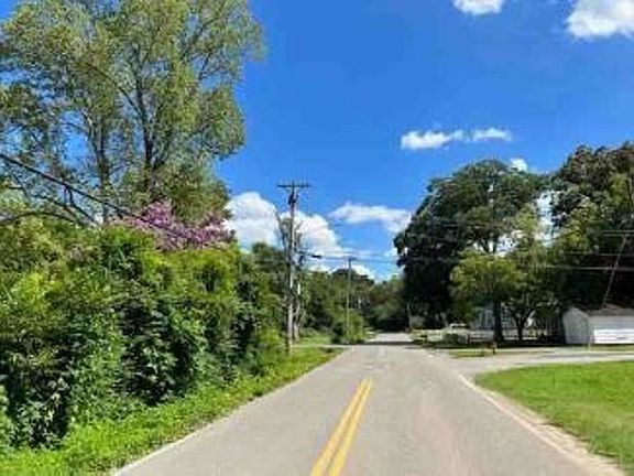 Exterior Neighborhood (street photo)