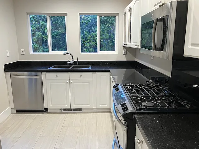 1070 Pine St — Photo 15