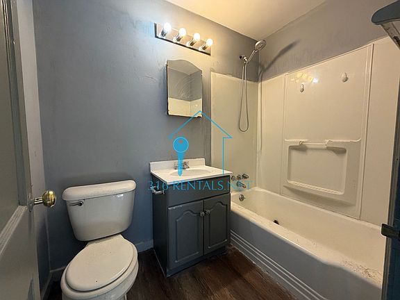 5th image of 419 SW 3rd St #421