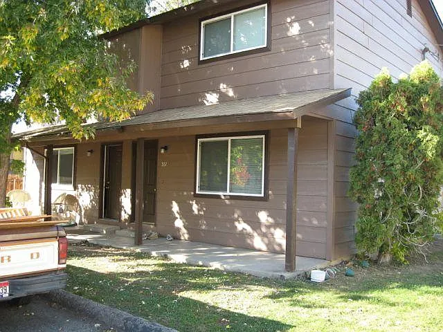 351 N Chambers Pl — Photo 1