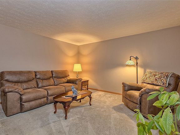 5th image of 34 Boes Dr