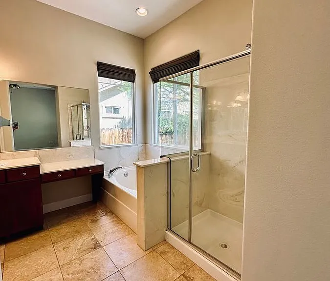 1064 Harbor Town Cir — Photo 12