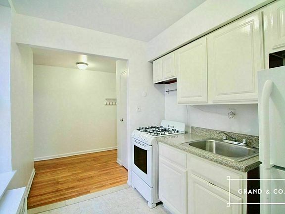 2nd image of 393 Hewes St APT 4a