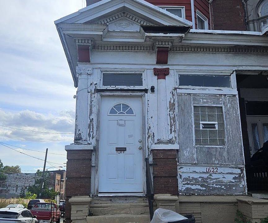 1st image of 1622 W Erie Ave